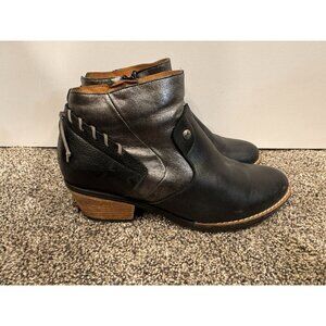 Wanda Panda Black Leather Ankle Heels Size 40 EUC